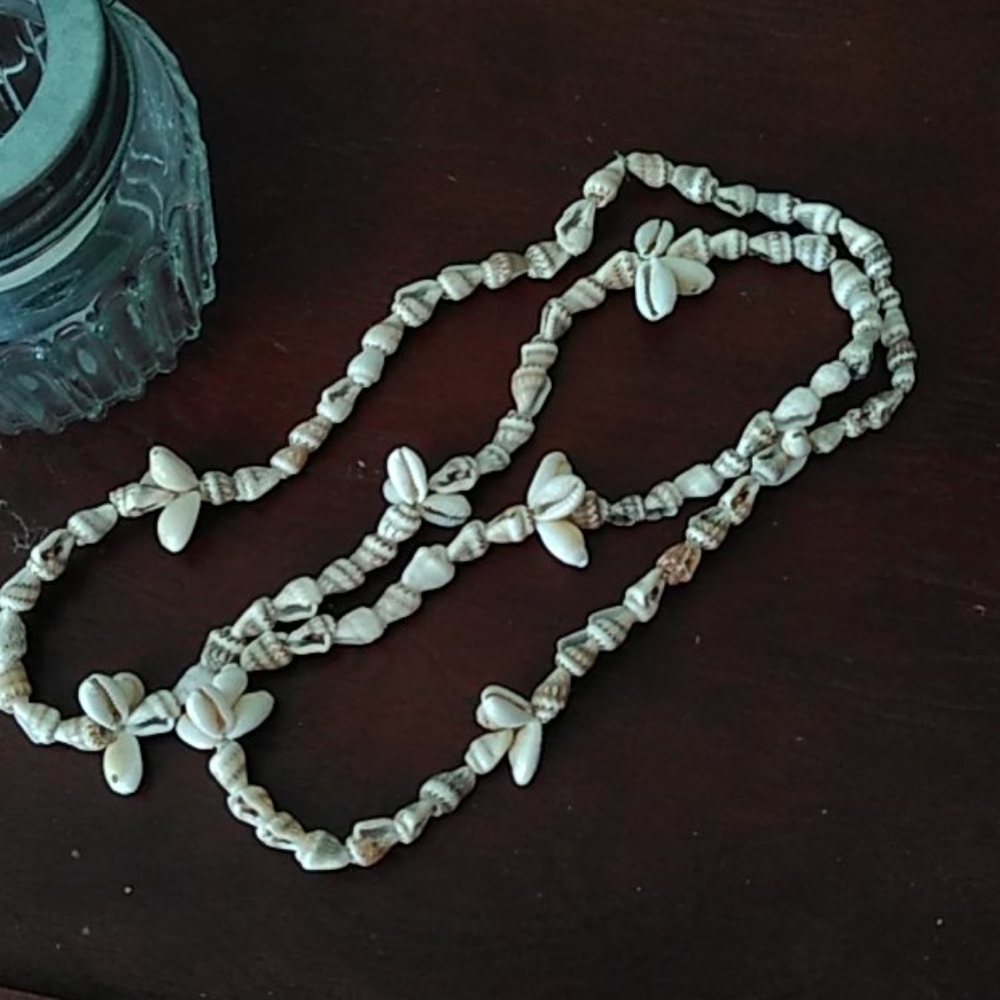 Shell necklace Hand crafted 36" - Picture 2 of 3